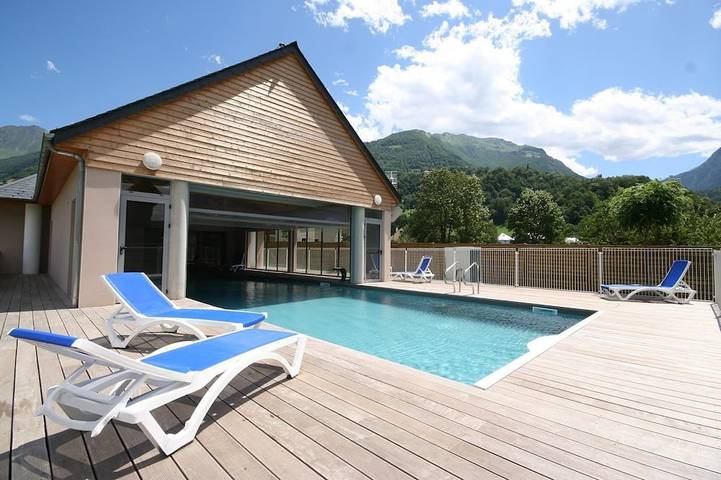 Location de vacances pour 6 personnes, avec sauna et jacuzzi ainsi que jardin et piscine, animaux acceptés à Luz-Saint-Sauveur