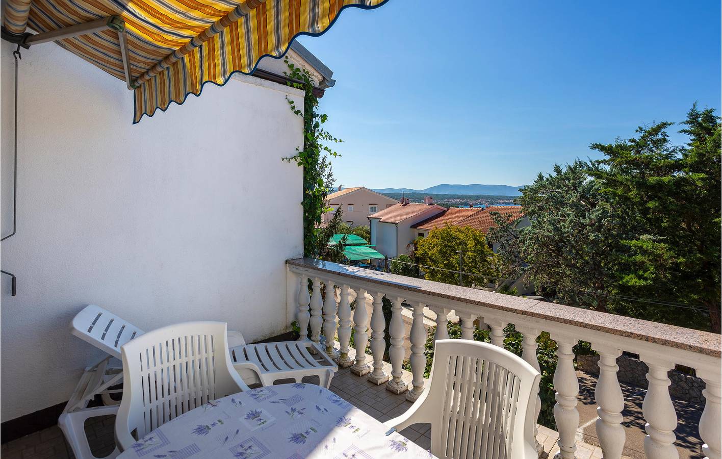 Ganze Ferienwohnung, Ferienwohnung für 4 Personen mit Terrasse in Malinska, Krk