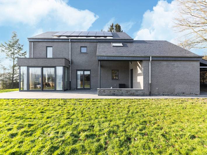 Vakantiehuis voor 8 personen, met Terras en Tuin in Vielsalm