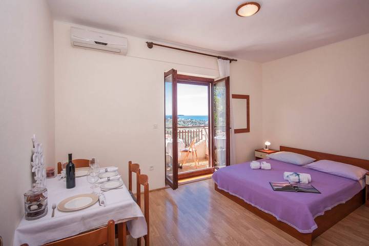 Ferienwohnung für 4 Personen, mit Garten und Balkon in Primosten - 3