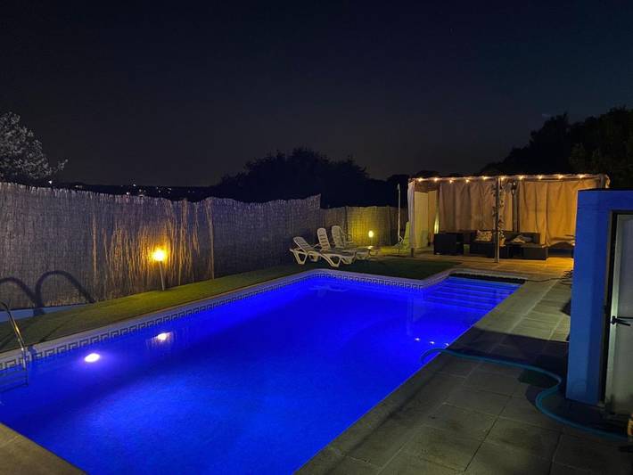 Casa rural para 13 personas, con Balcón y Jacuzzi además de Terraza y Jardín en Camarma de Esteruelas