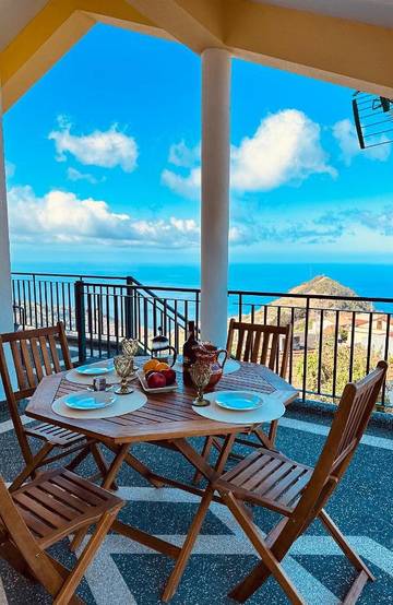 Gîte pour 4 personnes, avec vue et terrasse dans Campanário