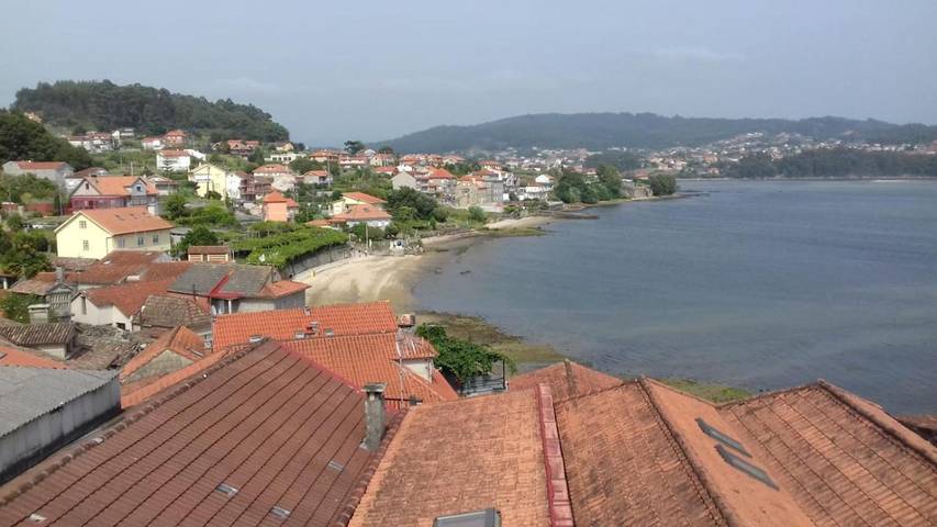 Gîte pour 8 personnes, avec vue et terrasse dans Combarro