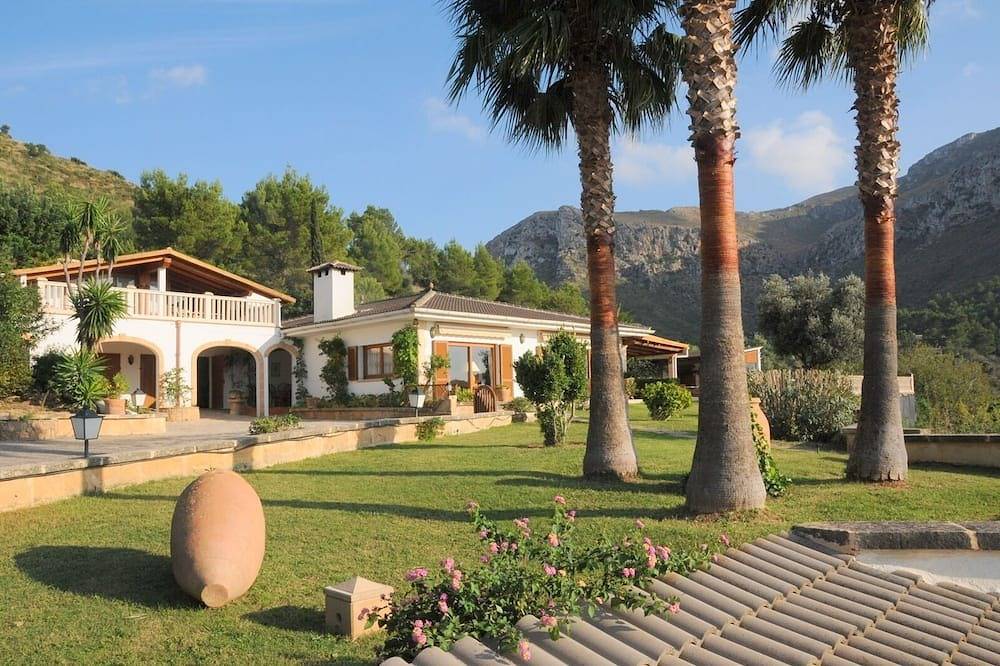 Villa 10Pers. Pool+Jacuzzi heizbar, Traumlage+ -aussicht auf Dorf,Meer und Berge in Colònia de Sant Pere, Artà