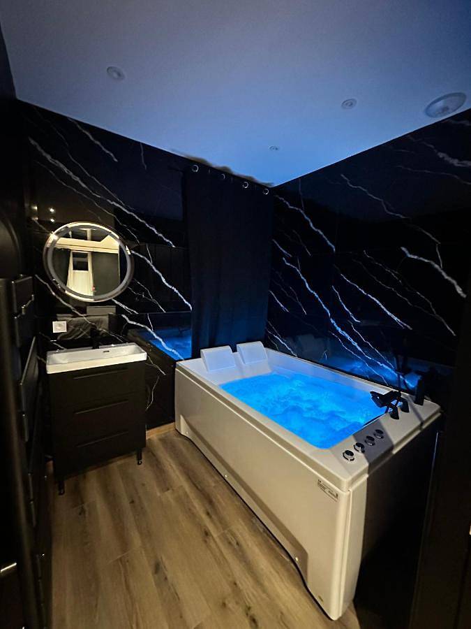 Gîte pour 2 personnes, avec jacuzzi à Saint-Gervais-la-Forêt - 3