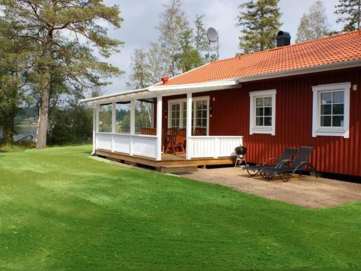Gemütliches Holzhaus Udden mit eigenem Boot in Västergötland