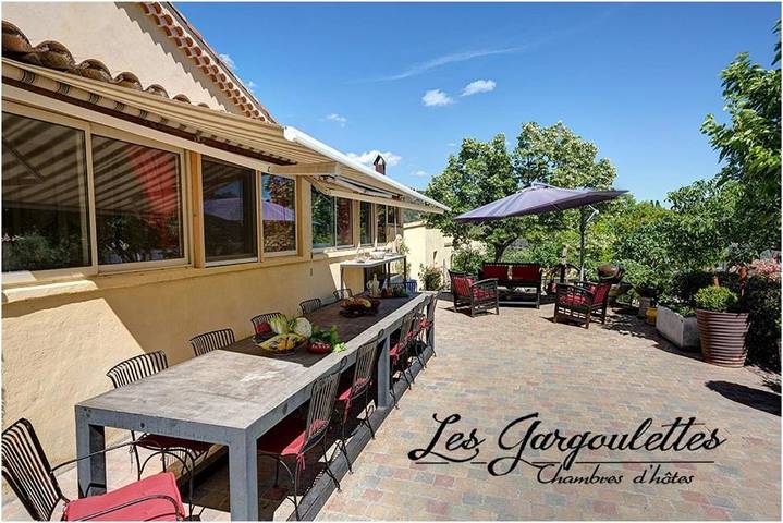 Chambre d’hôte pour 2 personnes, avec jacuzzi et jardin ainsi que piscine et terrasse, animaux acceptés