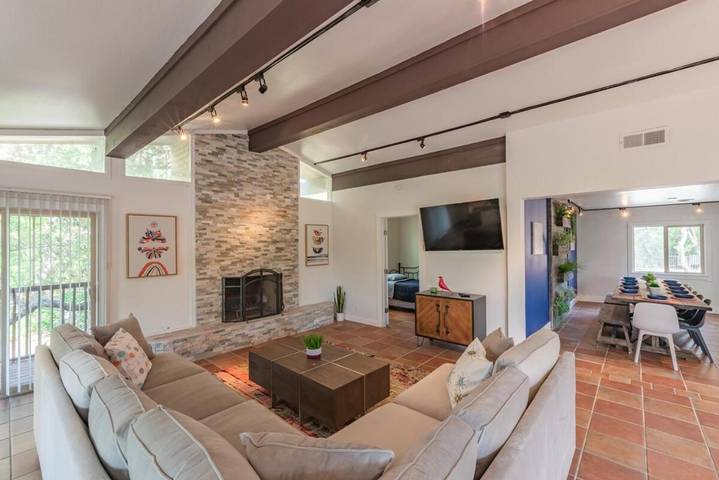 Location de vacances pour 17 personnes, avec vue ainsi que jardin et piscine, animaux acceptés à San Antonio - 4