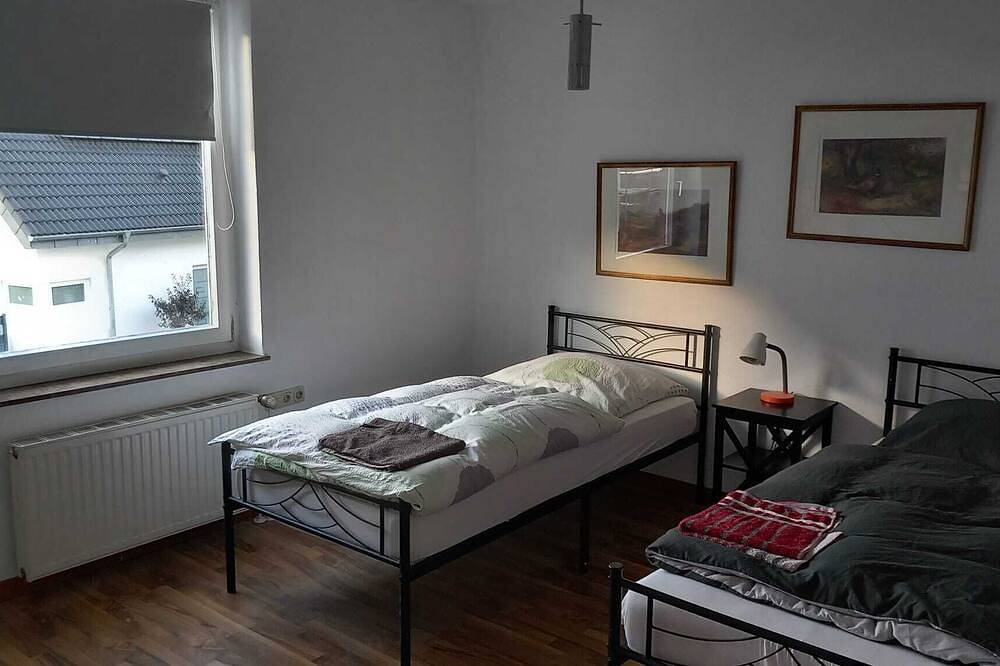 Ganze Wohnung, Großräumige, hell und frisch renovierte 4 Zkb Wohnung in Detmold, Kreis Lippe