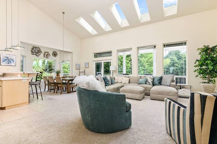 Vacation rental for 12 people, with sauna and balcony in Rockaway Beach