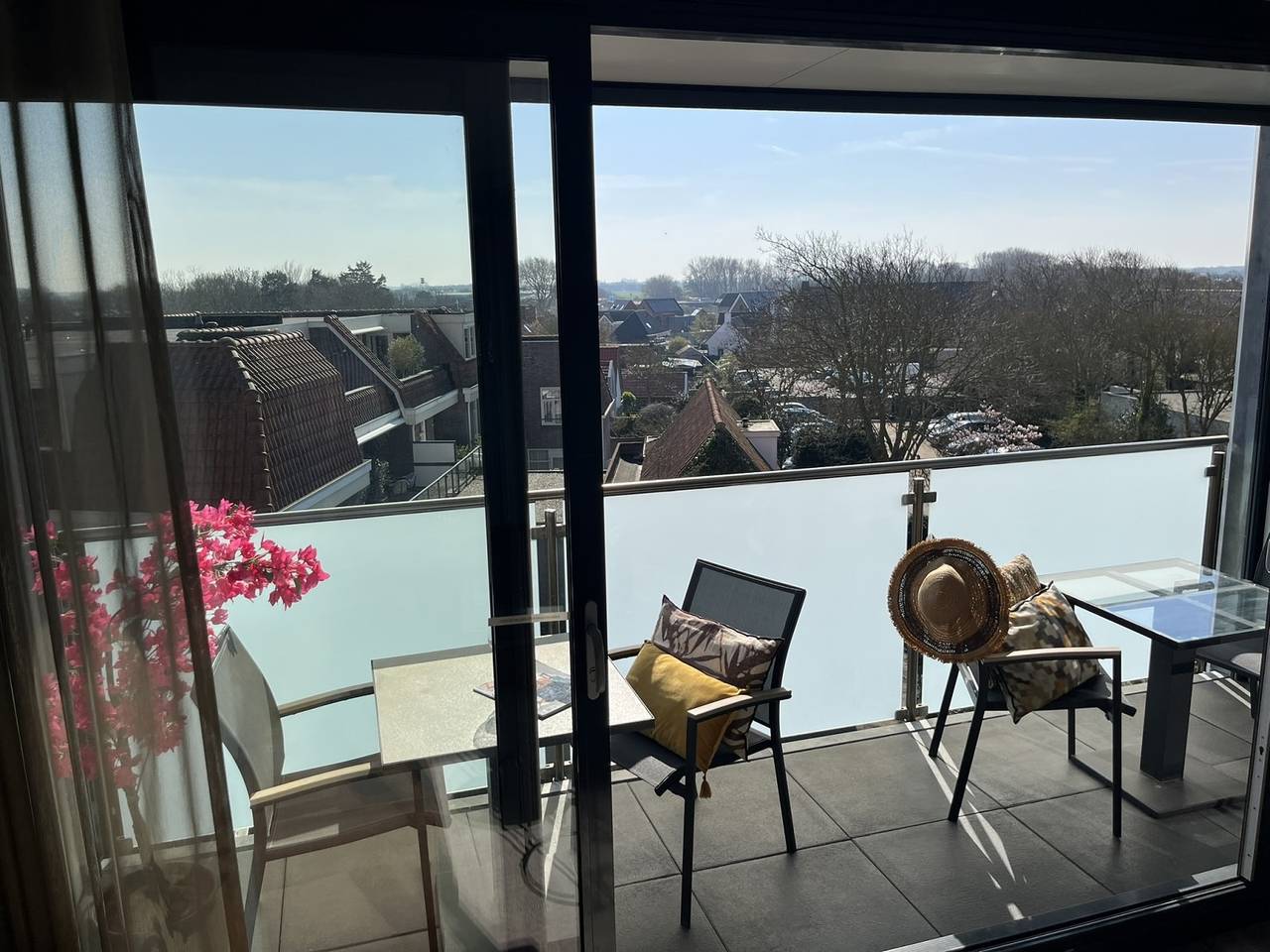 Geheel appartement, Luxe 4-persoons appartement 150 meter van het strand in Domburg in Domburg, Walcheren