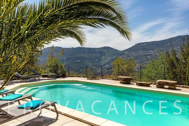 Villa pour 12 personnes, avec Balcon/Terrasse ainsi que Jardin et Piscine