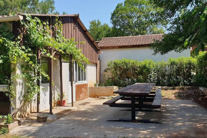 Gîte pour 25 personnes, avec jardin, animaux acceptés à Gramat