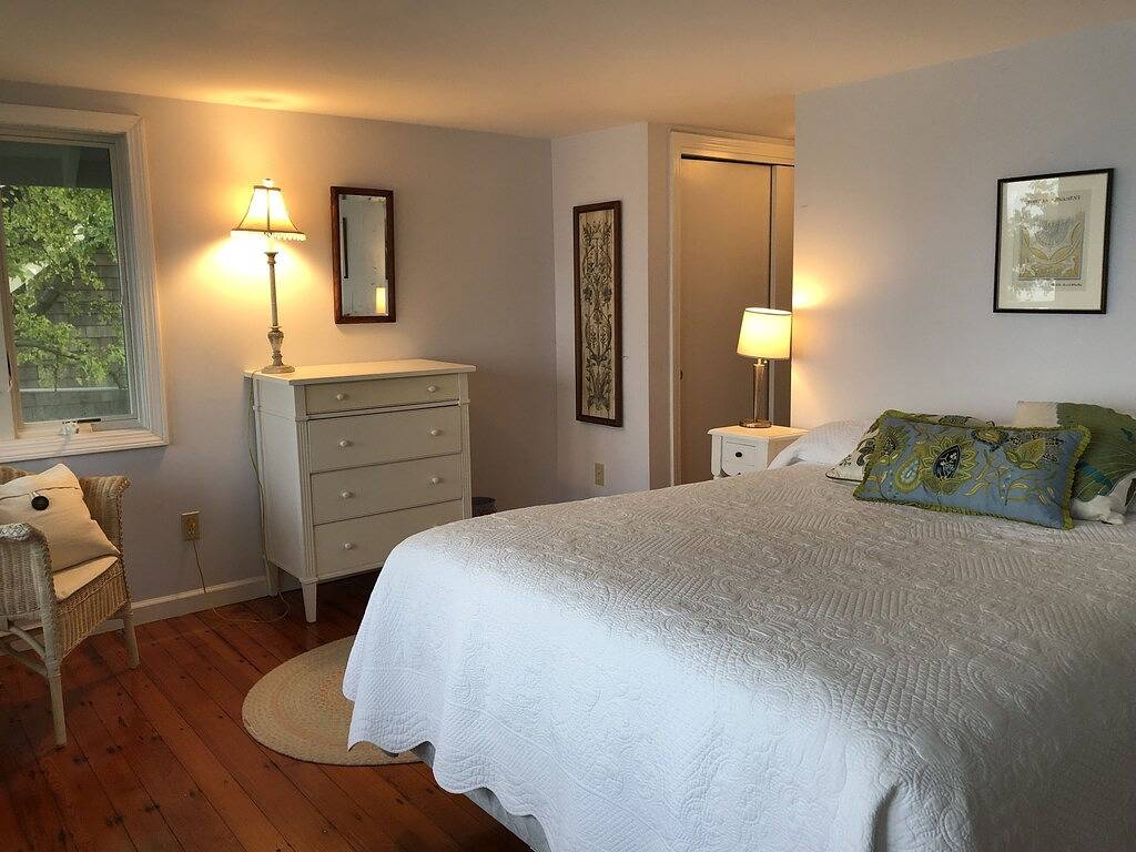 Charming Waterfront Vacation Cottage in Guilford, Connecticut