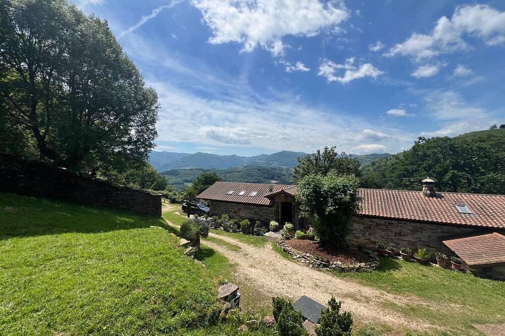 Beautiful Basque cottage for 12 with large grounds and hiking in Elgorriaga in Elgorriaga, Spanish Pyrenees