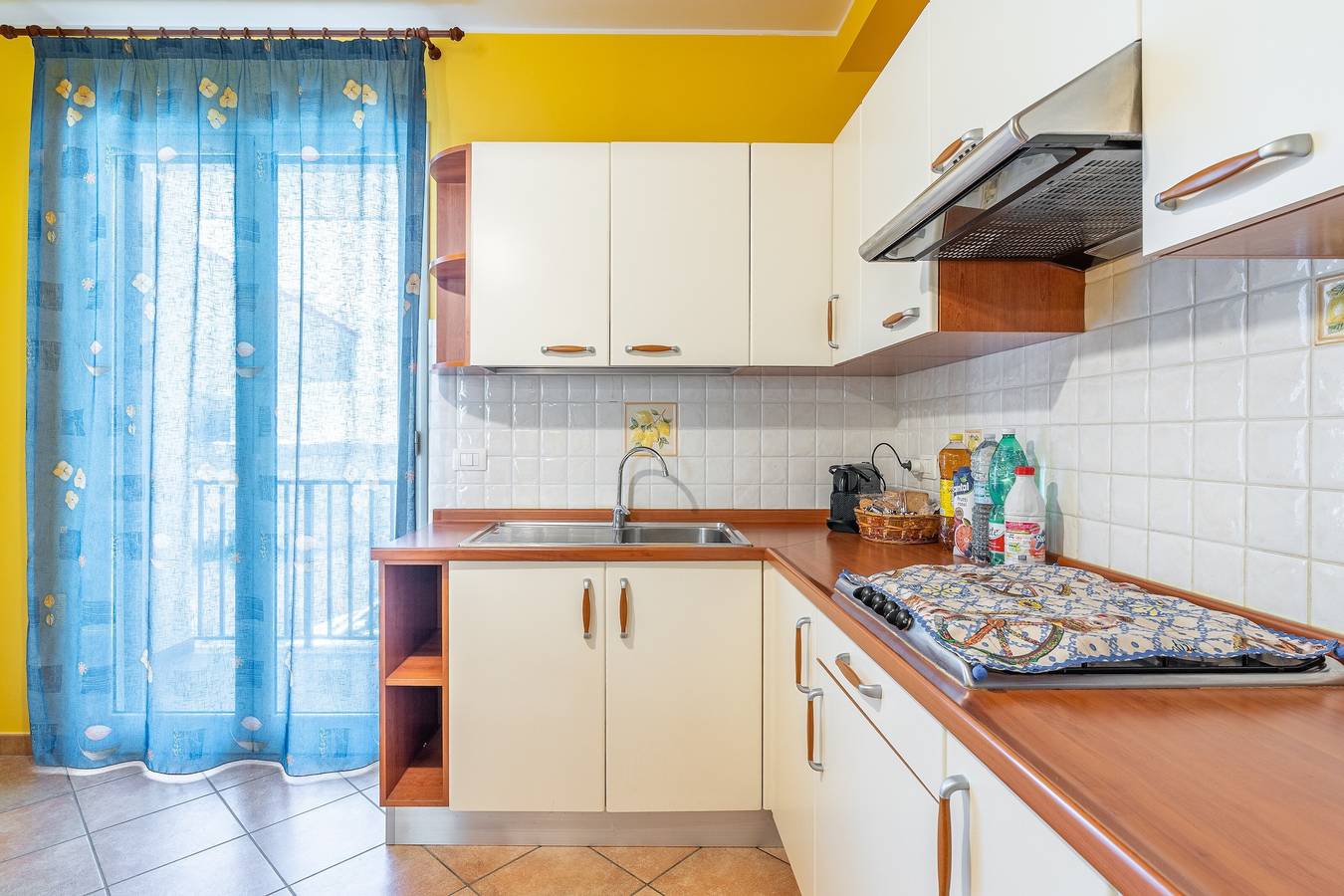 Entire apartment, ‘Saturno’ Apartment Steps from the Sea with Balcony, Wi-Fi & Air Conditioning in Capo Passero, Portopalo di Capo Passero