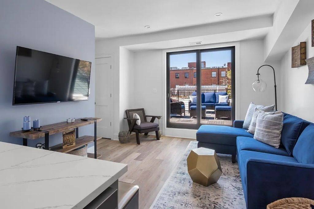 Ganze Wohnung, 1/2 Block from King Street, 5★ Location ~ ♛King Bed ~ Free Parking in Alexandria (VA), Alexandria City