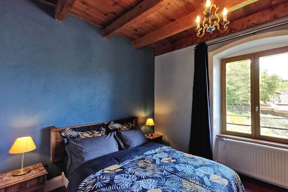 Gîte confortable en Auvergne proche de randonnées in Craponne-sur-Arzon, Parc Naturel Régional Livradois-Forez