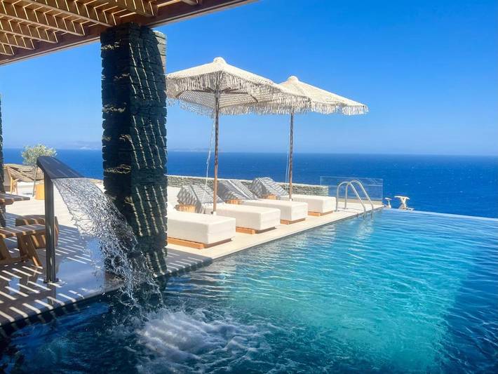 Ferienhaus für 8 Personen, mit Ausblick und Pool sowie Garten, mit Haustier