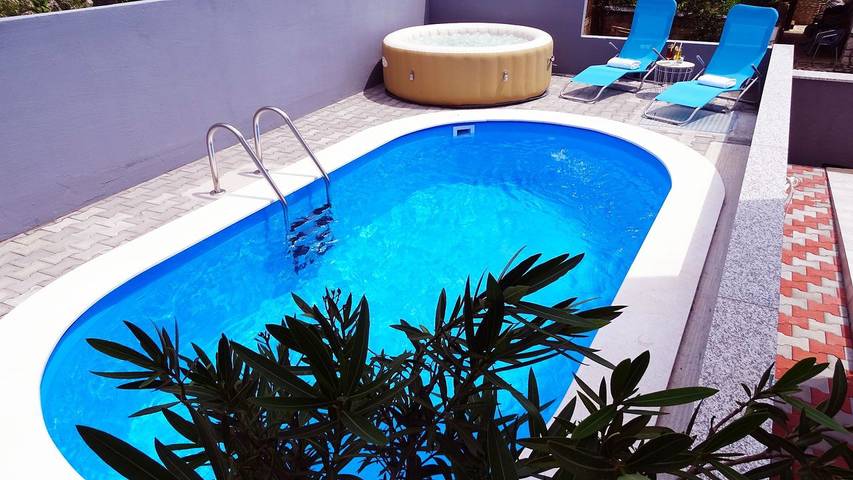 Villa pour 2 personnes, avec jacuzzi ainsi que balcon et piscine en Croatie