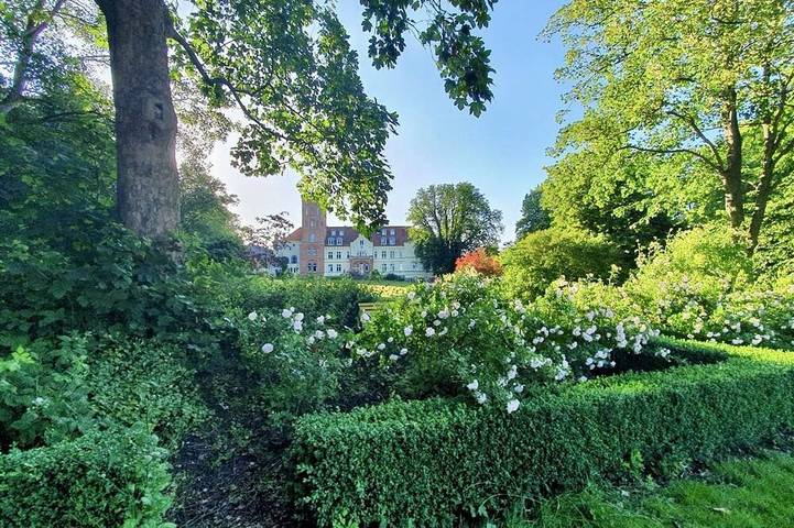 Schloss für 4 Personen, mit Garten und Balkon in Lelkendorf - 2