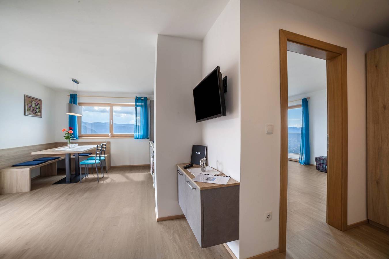 Ganze Wohnung, Ferienwohnung "Oberhochmuthof" mit schönem Ausblick am Meraner Höhenweg in Dorf Tirol, Texelgruppe