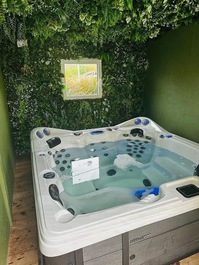 Ferienwohnung für 2 Personen, mit Whirlpool und Pool sowie Terrasse - 1