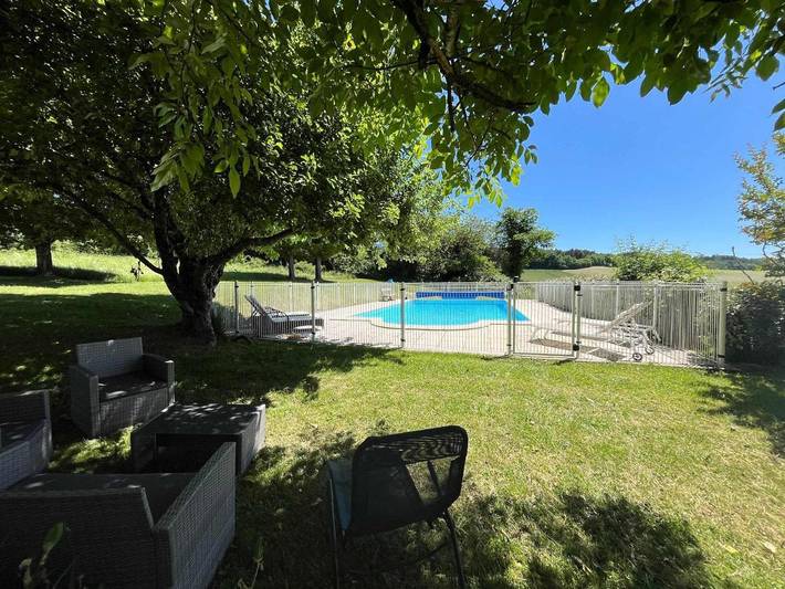Location de vacances pour 10 personnes, avec piscine et jardin à Nanteuil-Auriac-de-Bourzac - 4