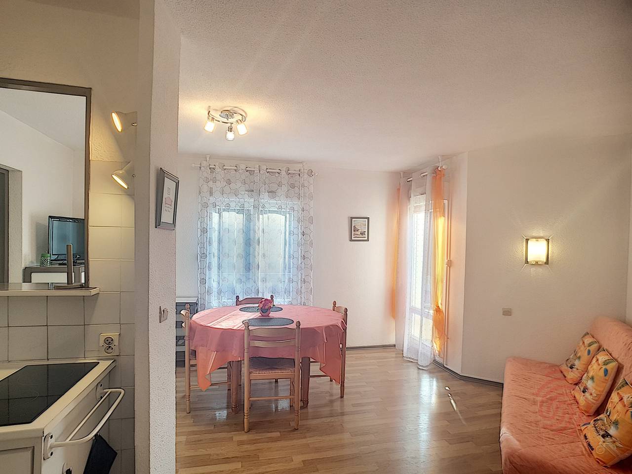Appartement entier, Appartement F2 lumineux avec balcon, proche centre et Thermes, animaux acceptés, wifi gratuit in Lamalou-les-Bains, Région de Béziers