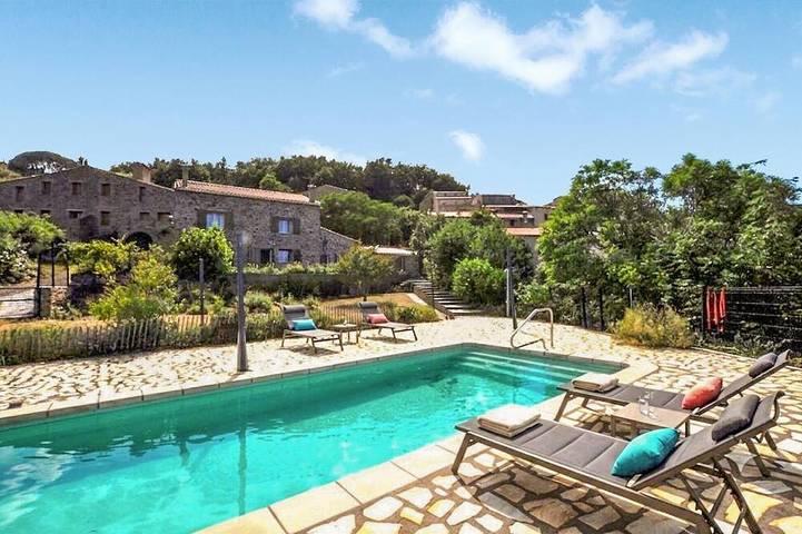 Location de vacances pour 9 personnes, avec piscine et terrasse, animaux acceptés à Taulis