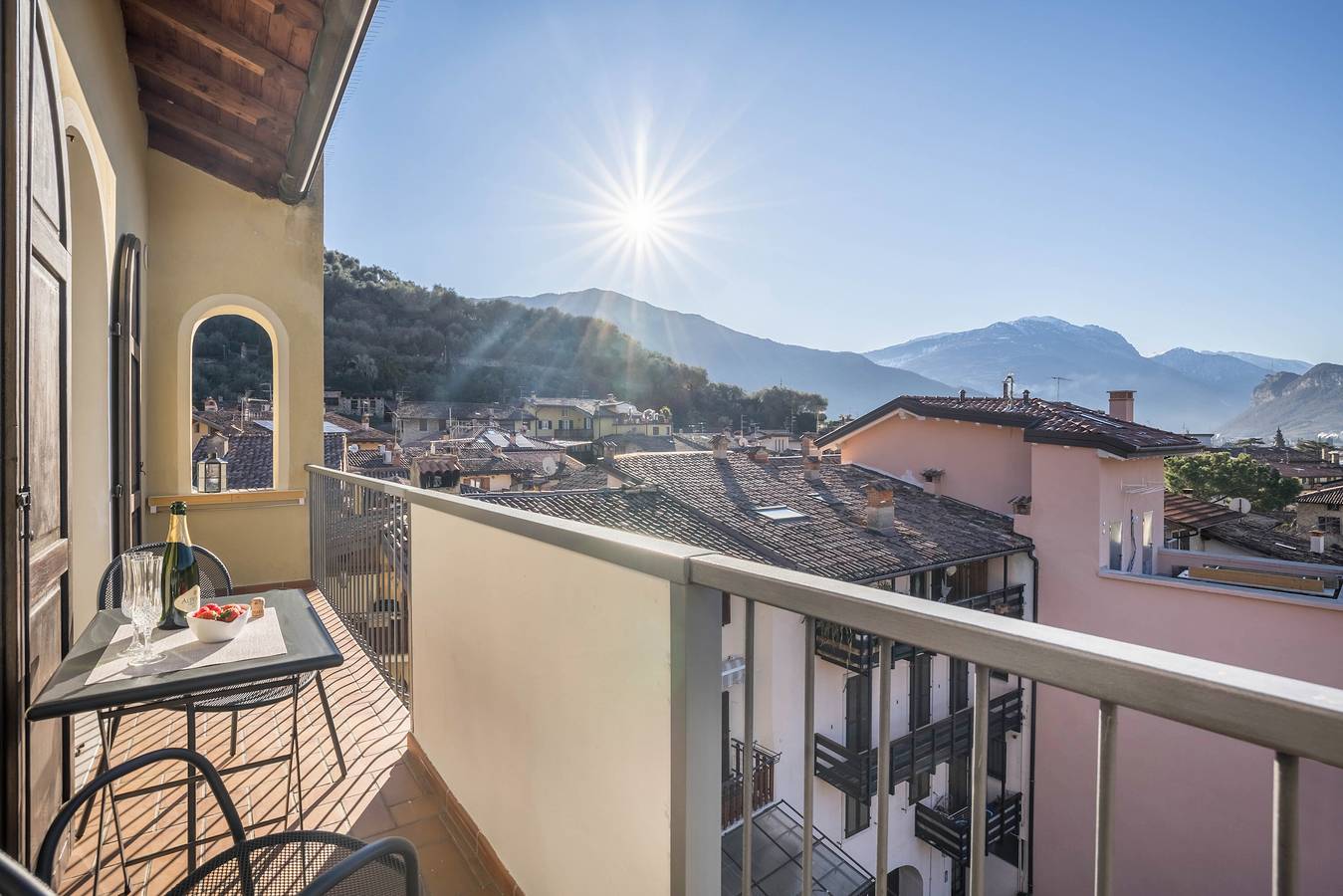 Entire apartment, Flat no. 8 holiday home "Villa Belvedere Arco" with balcony, Wi-Fi and private parking space in Arco, Garda Mountains