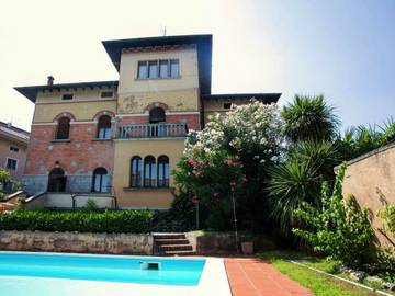 Villa mit pool für 8 Personen, mit Pool und Garten sowie Seeblick und Balkon in Desenzano del Garda