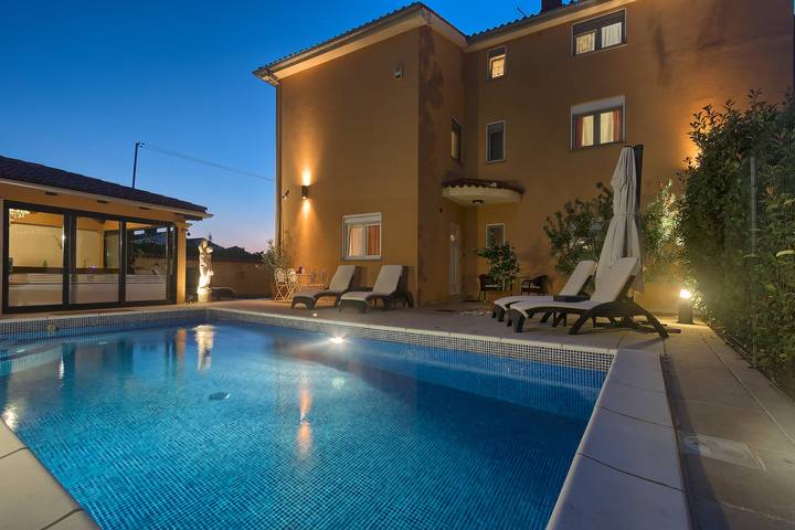 Ferienwohnung für 4 Personen, mit Balkon und Pool in Fazana - 2