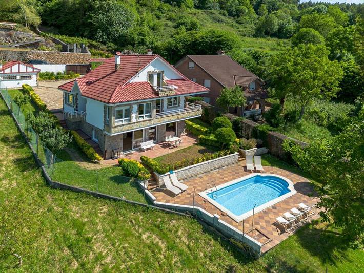 Casa rural para 12 personas, con Balcón y Terraza además de Jardín y Piscina en Laredo - 3