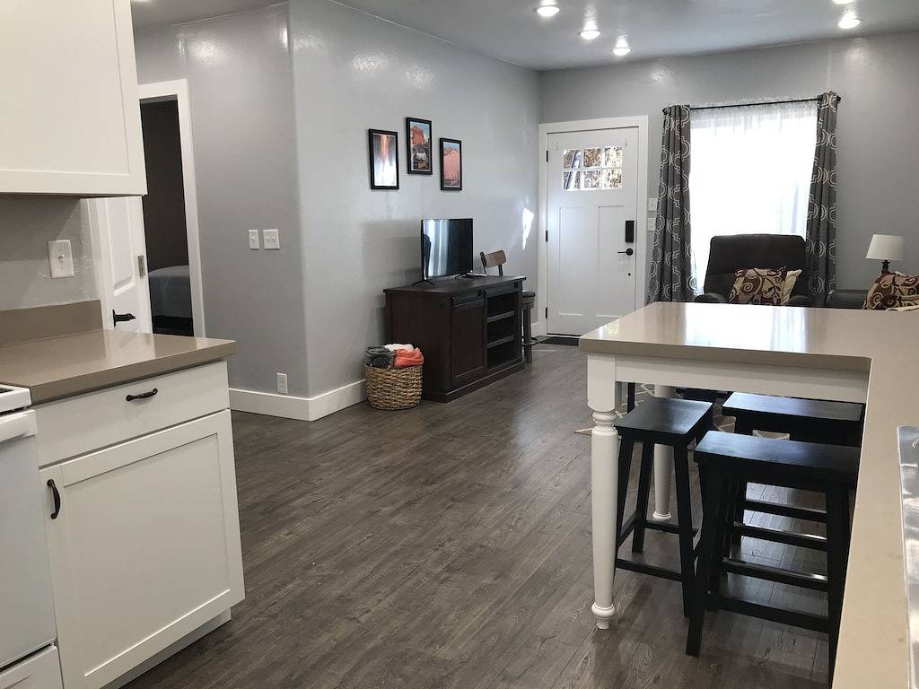 Ganze Wohnung, Clean In-Town, 2Br Sleeps 4, Walk to Shops & Dining in Kanab, Grand Staircase Escalante National Monument