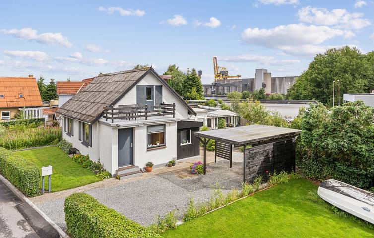Ferieudlejning for 6 personer, med Terrasse og Have i Aabenraa