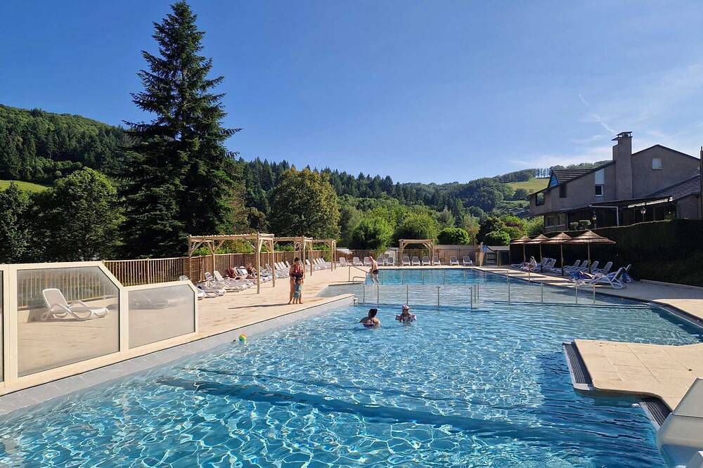 Camping 4 étoiles - Parc aquatique - efahaa in Saint-Geniez-d'Olt-et-d'Aubrac, Massif Central