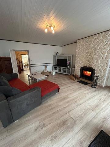 Location de vacances pour 10 personnes, avec terrasse et jardin, animaux acceptés à Saint-Amand-sur-Sèvre