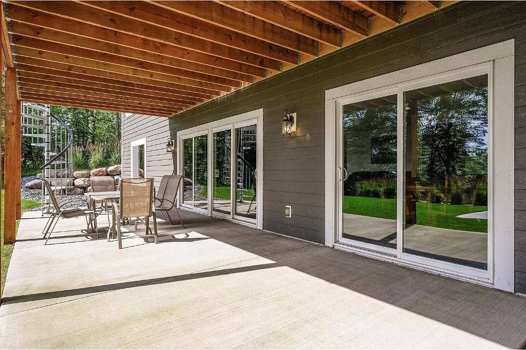 Exceptional property on Pelican Lake! Short walk to Breezy Resort, beaches, park in Breezy Point, Crow Wing County