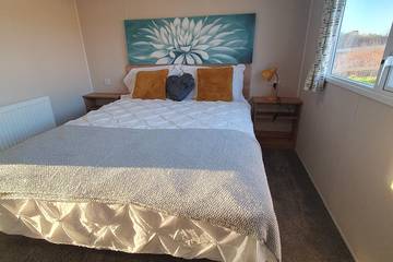 Static Caravan for 4 People in Pembrokeshire, South-Wales, Photo 1