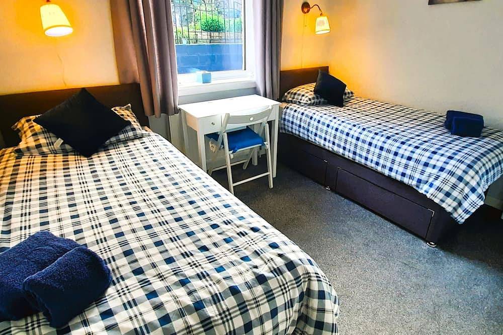 Tom's Place -  a bungalow that sleeps 4 guests  in 2 bedrooms in Kirkcudbright, Dumfries and Galloway