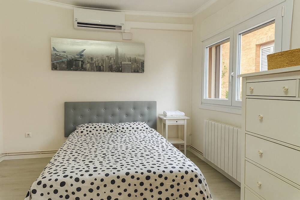 Entire apartment, Charming three bedroom apartment, a few steps from the sea! in Sant Adrià de Besòs, Barcelonès