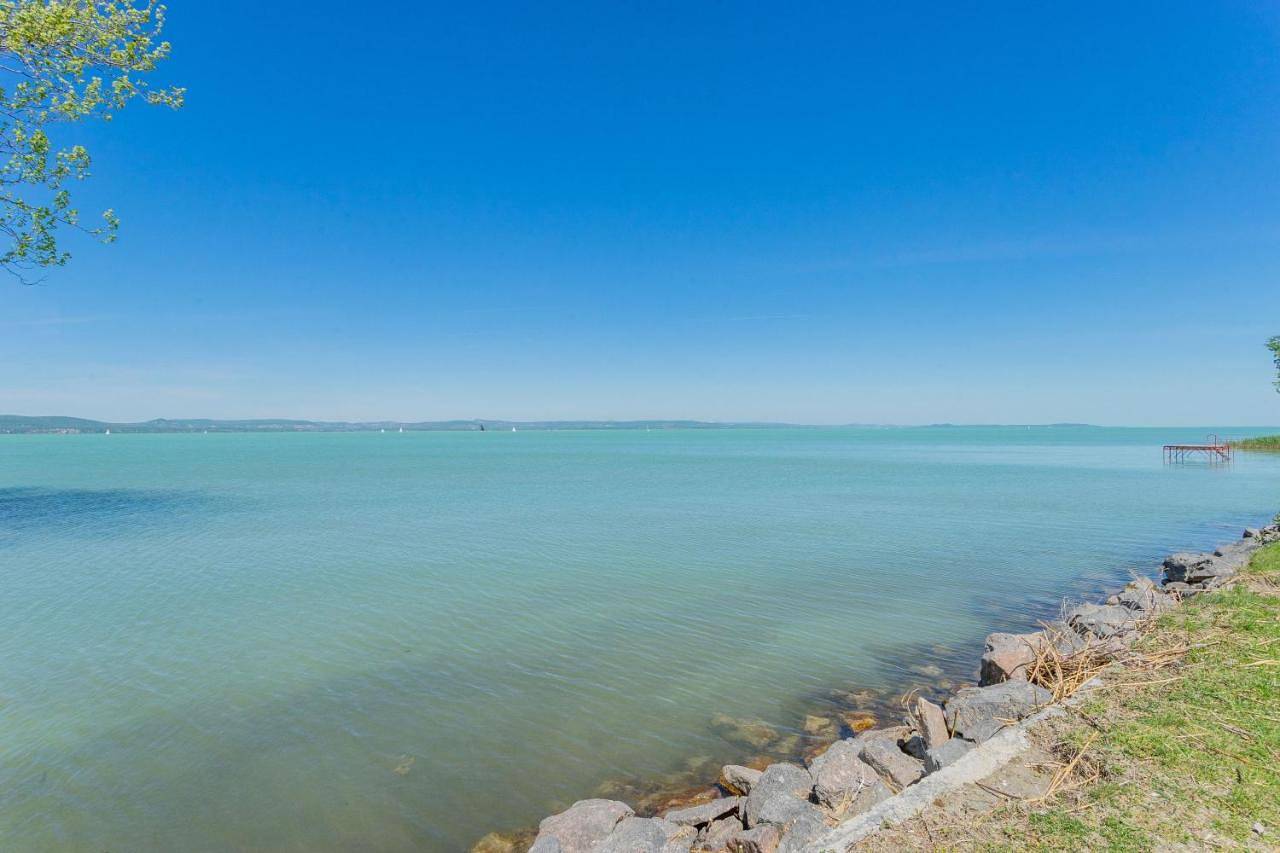 Sellő Beach Villa in Balatonlelle, Plattensee Südufer