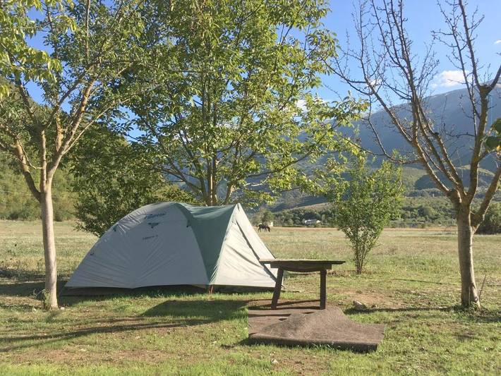 Camping para 4 personas, con terraza además de jardín y vistas, Se admiten mascotas en Albania