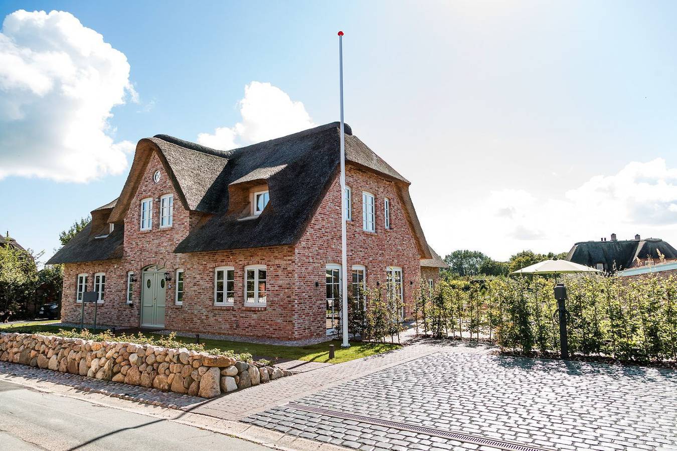 Exklusive Ferienhaushälfte mit Sauna, Kamin und großem Garten in Süderende in Süderende, Föhr