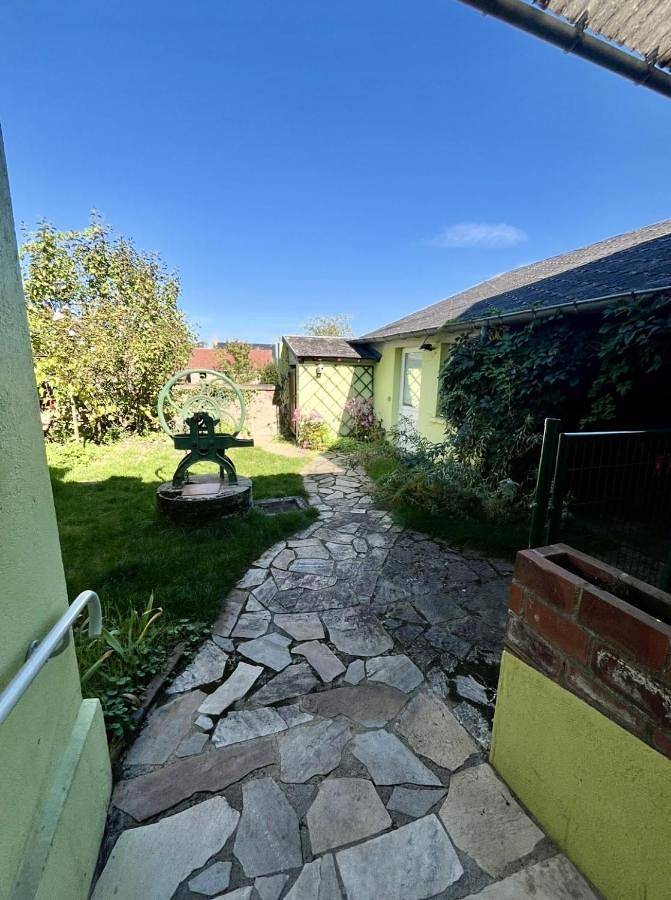 Location de vacances pour 8 personnes, avec Terrasse et Jardin à Dompierre-sur-Besbre