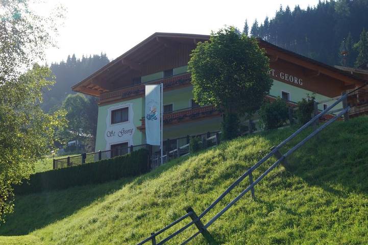 B&b für 4 Personen, mit Balkon und Terrasse sowie Kinderpool und Pool in Hinterglemm