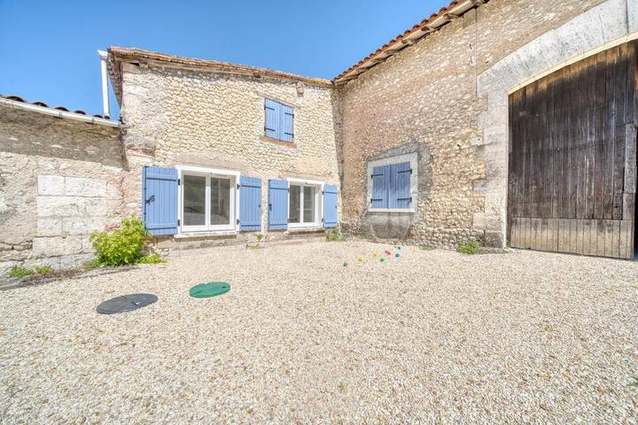 Location de vacances pour 6 personnes, avec piscine et jardin à Saint-Paul-Lizonne - 2