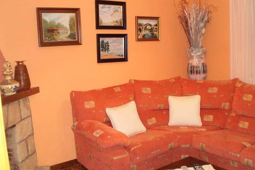 Apartamentos Huerta Carúa. 4 personas, barbacoa, Wifi, terraza, rural. in Villamayor (Piloña), Piloña