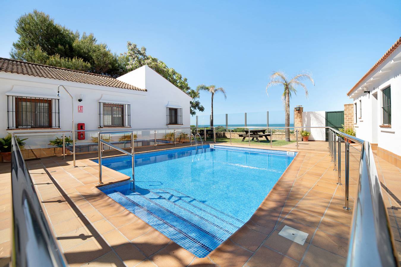 Apartamento entero, Casa de vacaciones "Novobarrosa A" con vistas al mar, piscina compartida y Wi-Fi in Novo Sancti Petri, Chiclana de la Frontera